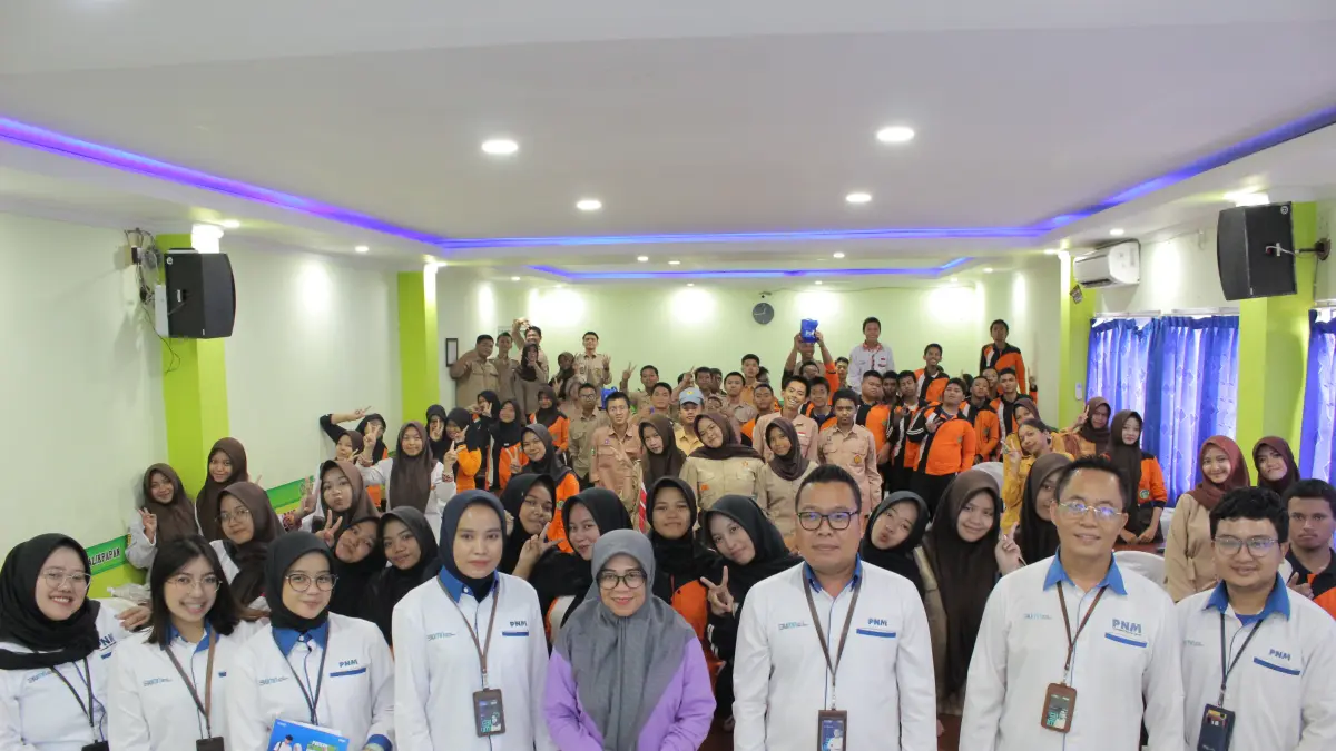 KOLABORASI: Program PNM Mengajar yang diselenggarakan di SMKN 6 Kota Balikpapan dalam rangkaian HUT ke 27 PNM.