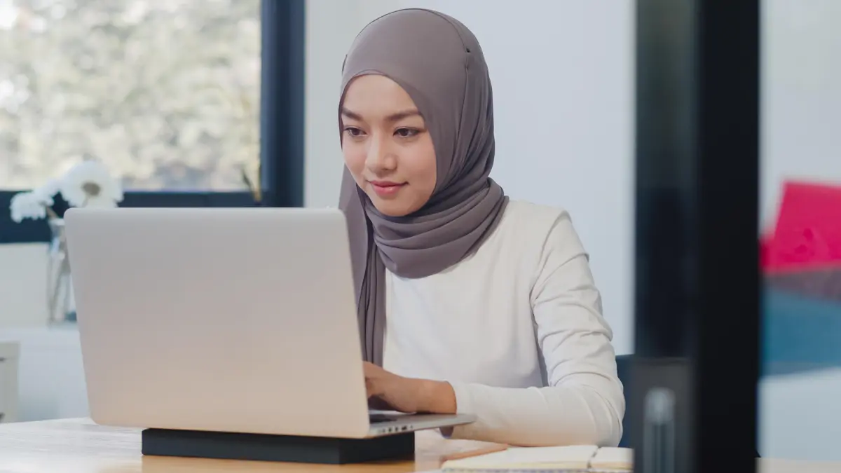 PARTISIPASI: Berdasarkan jenis kelamin, TPAK perempuan turun 1,79 poin.