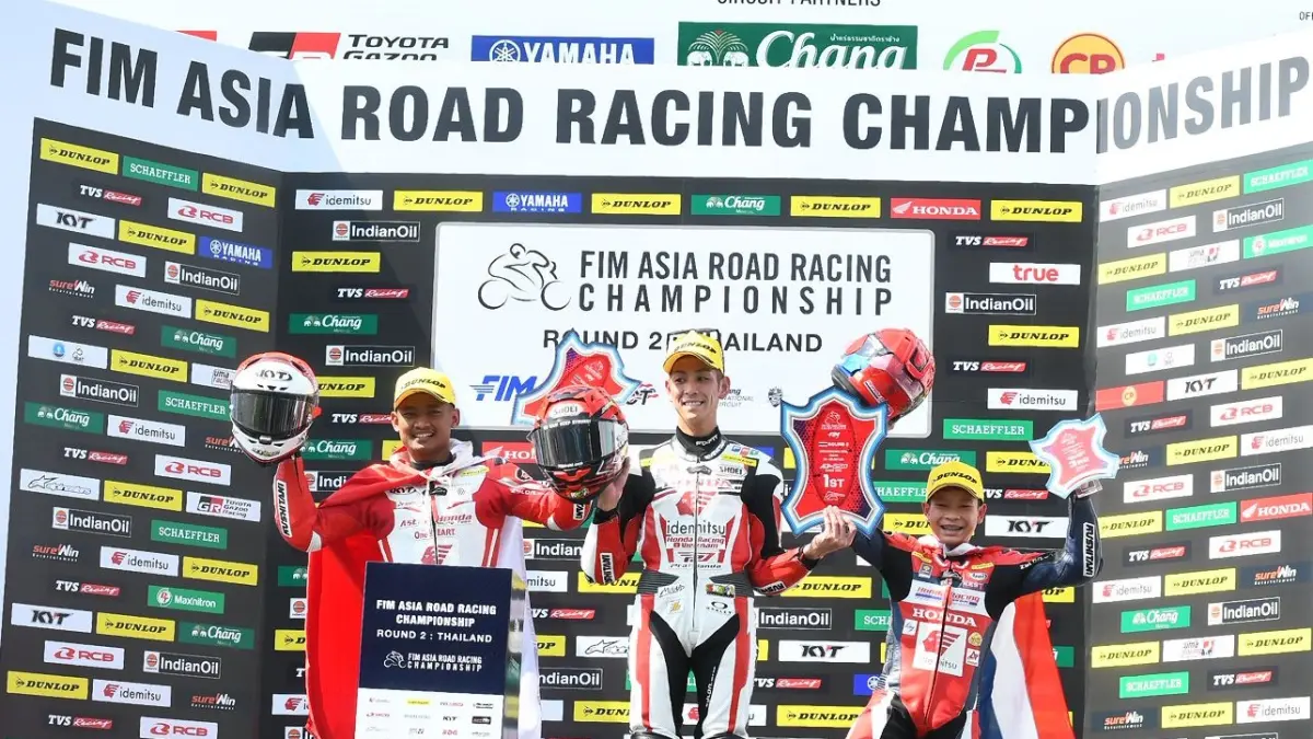 Rheza Danica Ahrens (kiri) berhasil mempersembahkan podium kedua pada race pertama kelas Asia Production (AP) 250 di Chang International Circuit, Buriram, Thailand, pada 9–10 Mei 2026.