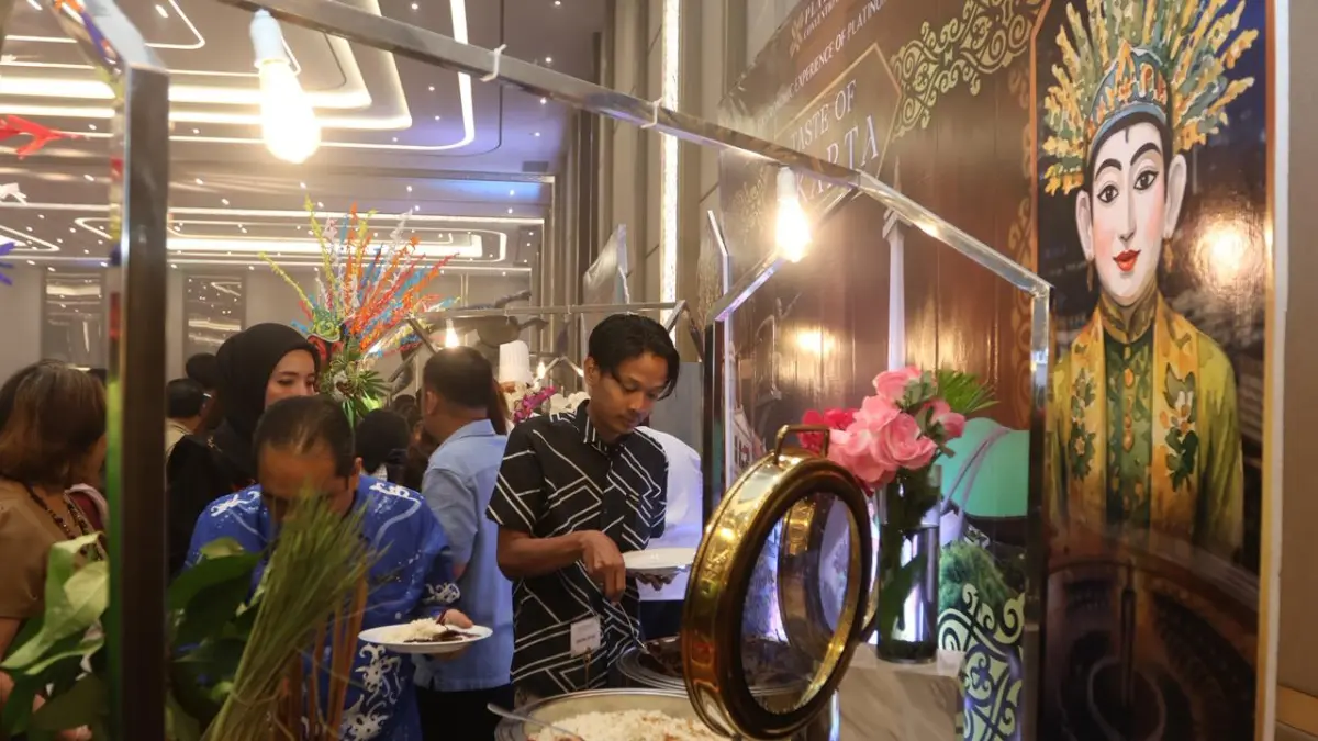 PESONA NUSANTARA: Pada Grand Opening Platinum Convention Hall menghadirkan makanan tradisional dari berbagai daerah seperti bebek betutu dari Bali, gudeg dan olahan daging dari Jogja, sate kelapa dari Surabaya, hingga asinan Jakarta. ANGGI/KP