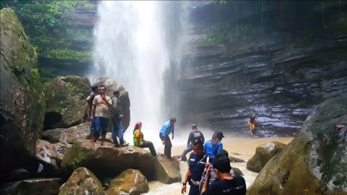 TEMBINUS: Objek Wisata Air Terjun Tembinus di Kecamatan Sepaku, PPU.(dok/kp)