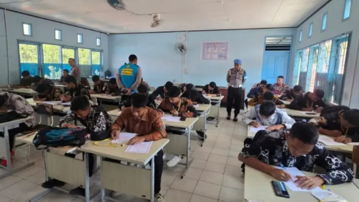 AKADEMIK: Kelanjutan proses seleksi penerimaan calon bintara polri Polda Kaltim, peserta jalani tes akademik.