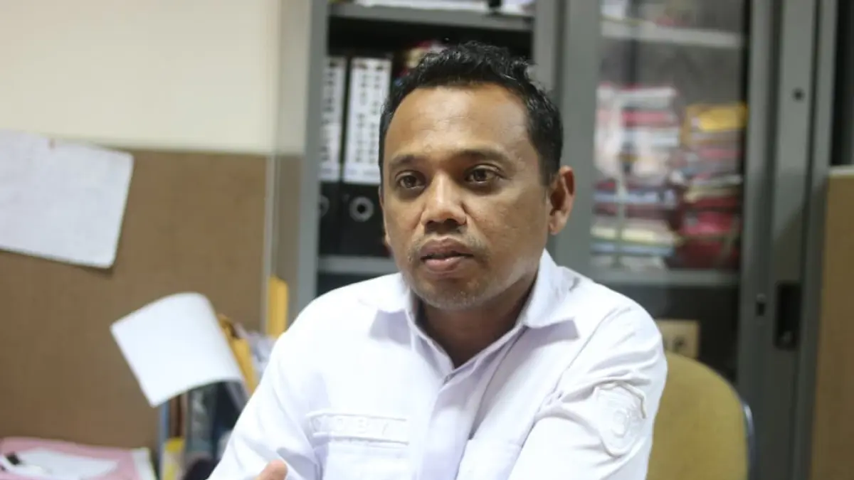 Staf Bagian Kesra Setda PPU, Boby, menjelaskan mekanisme dan kuota program Beasiswa PPU 2026 yang tahun ini mengalami penurunan anggaran. (AHMAD MAKI/KALTIM POST)