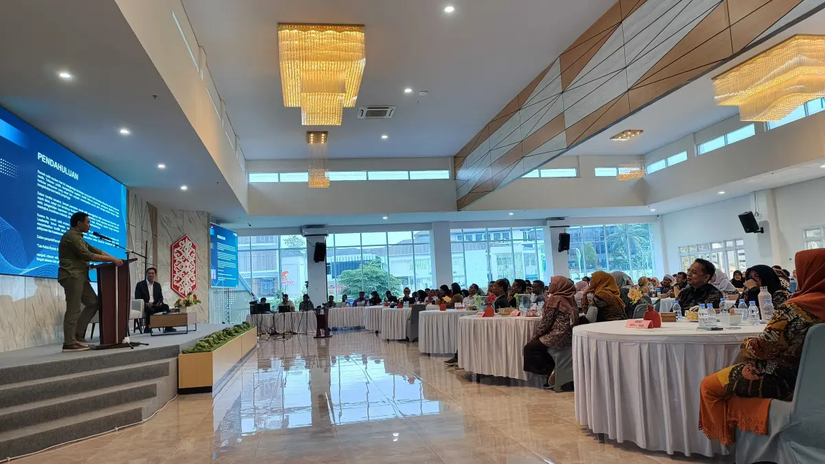 TEKANKAN LEADERSHIP: Wali Kota Samarinda, Andi Harun menjadi narasumber seminar keperawatan RSUD IA Moeis di Ruang Arutala Bapperida Samarinda, Minggu (24/5),