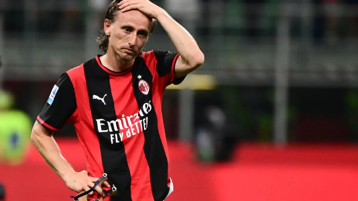 Luka Modrid mengekspresikan kekecewaan setelah AC Milan kalah dari Cagliari dan gagal ke Liga Champions.