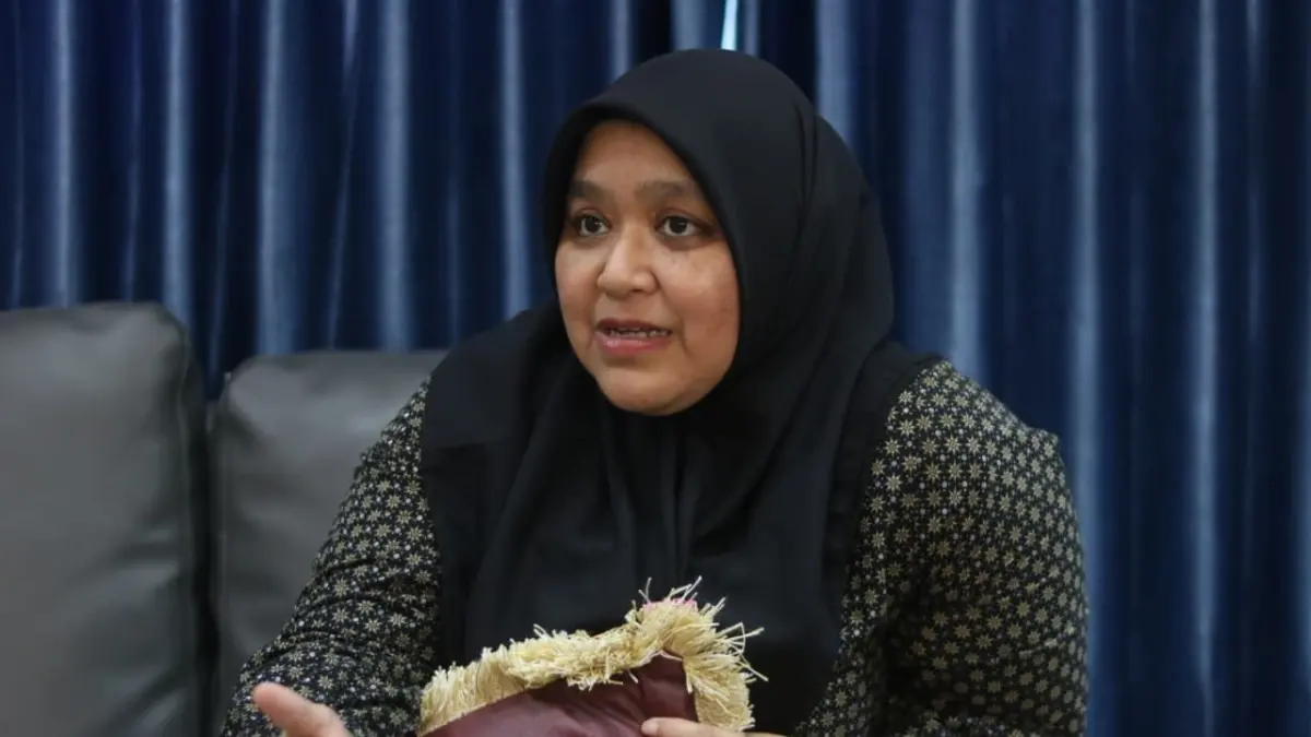 Nani Andriana, Kepala Bidang Perikanan Tangkap dan Perizinan Dinas Perikanan PPU, saat memberikan keterangan terkait aktivitas nelayan di musim angin selatan. (AHMAD MAKI/KALTIM POST)
