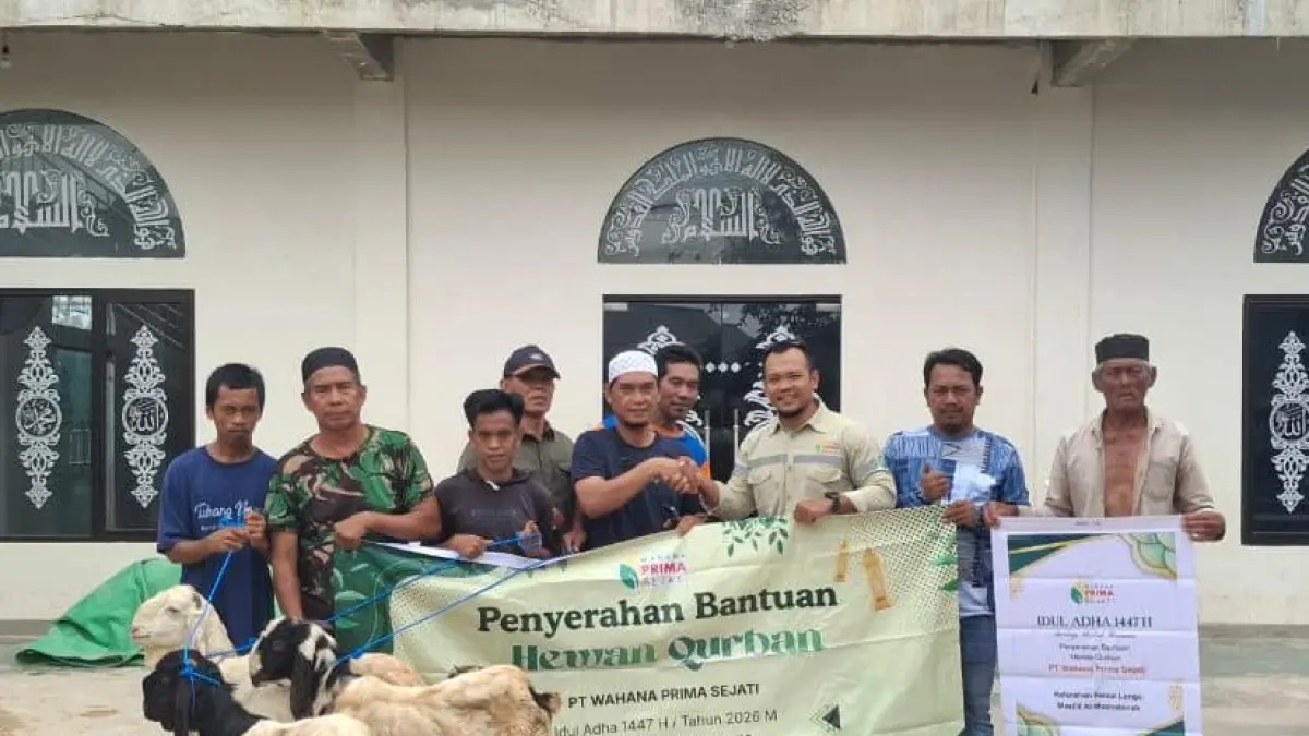 PEDULI WARGA: Penyerahan hewan kurban dilakukan secara simbolis pada Senin (25/5/2026) atau H-2 Idul Adha oleh External Relations PT Wahana Prima Sejati, Ery Yustian.
