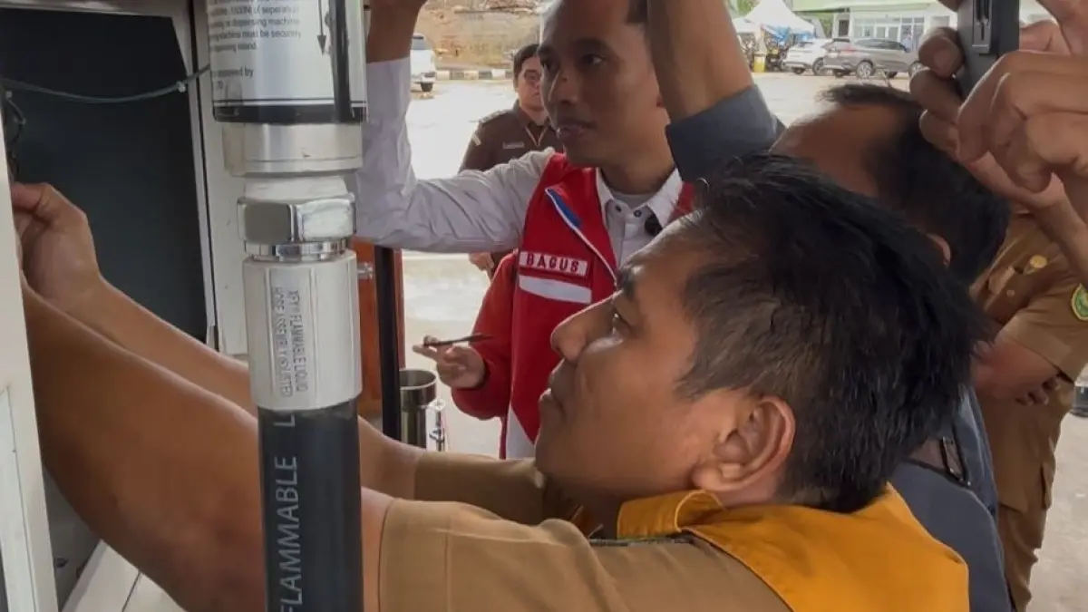 Pertamina Patra Niaga bersama jajaran Pemkab Berau saat melakukan pengecekan di SPBU untuk memastikan stok dan ketersediaan BBM, Senin (25/5).&nbsp;