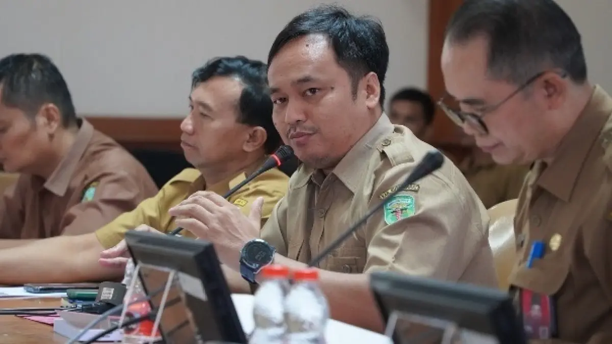 Rapat Raperda tentang pemindahan ibu kota Kecamatan Bongan.