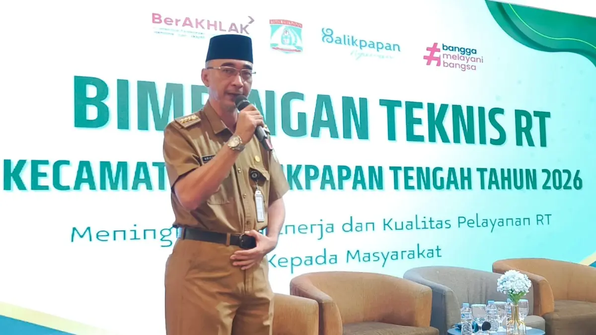Camat Balikpapan Tengah Ariefdah Aida Kuntjoro membuka Bimtek dengan harapan peningkatan kapasitas RT dilingkungan masing-masing.