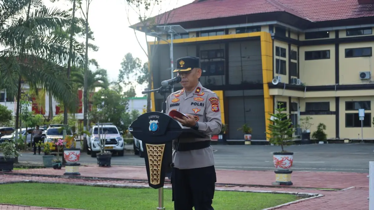 IDULADHA: Wakapolres PPU, Kompol Roganda saat memimpin upacara kesiapan pengamanan Iduladha 1447 Hijriah.(humas polres ppu)