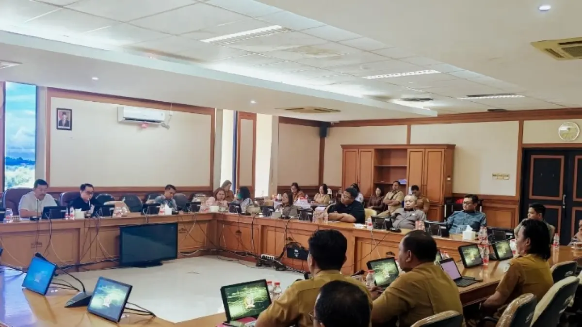Rapat dengar pendapat DPRD Kubar terkait pengelolaan koperasi plasma sawit.&nbsp;




