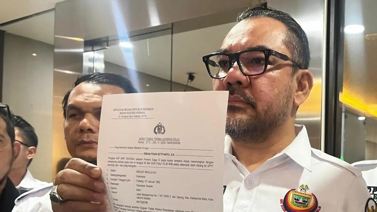 ABU JANDA DILAPORKAN: Ikatan Keluarga Minang (IKN) melaporkan Abu Janda ke Mabes Polri setelah pemilik nama lengkap Permadi Arya itu menyebut Sumbar barbar dalam media sosial.(lp6)