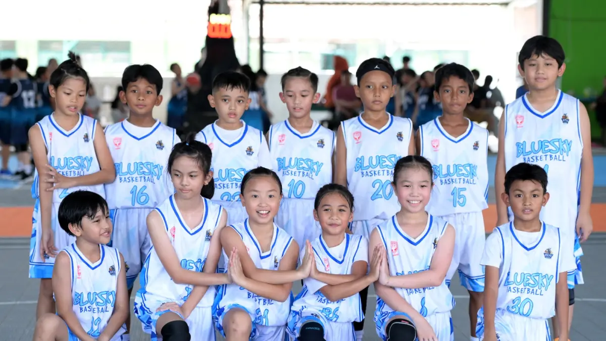 Bluesky Balikpapan berhasil menjuarai KBL 2026 kategori KU-10 Mix usai mengalahkan Bluefin Academy dengan skor 18-9 di final yang berlangsung di Sports Center Korem 091/ASN, Samarinda. (DONI ADITYA/KALTIM POST)