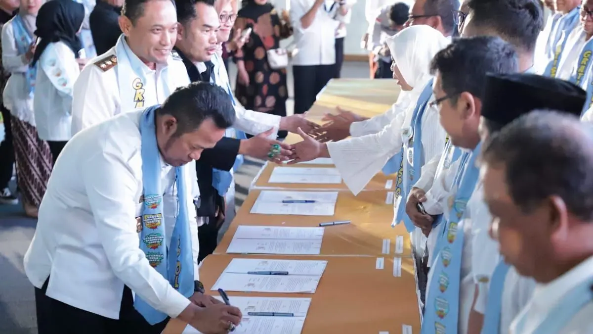 Launching Program Gratis Pol di Gedung Bundar Plenary Hall Komplek GOR Kadrie Oening Sempaja Samarinda, Senin (21/4/2025) 