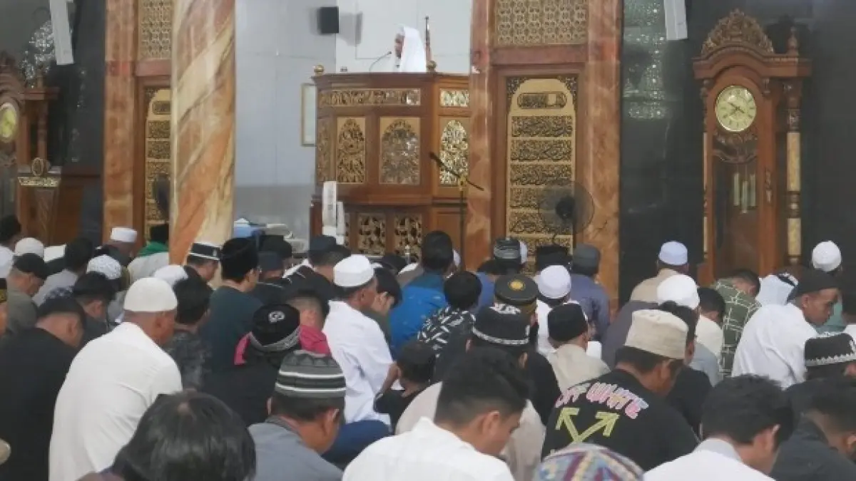 Salat Iduladha di Masjid Agung Baiturrahim, Kecamatan Barong Tongkok, Rabu (27/5).