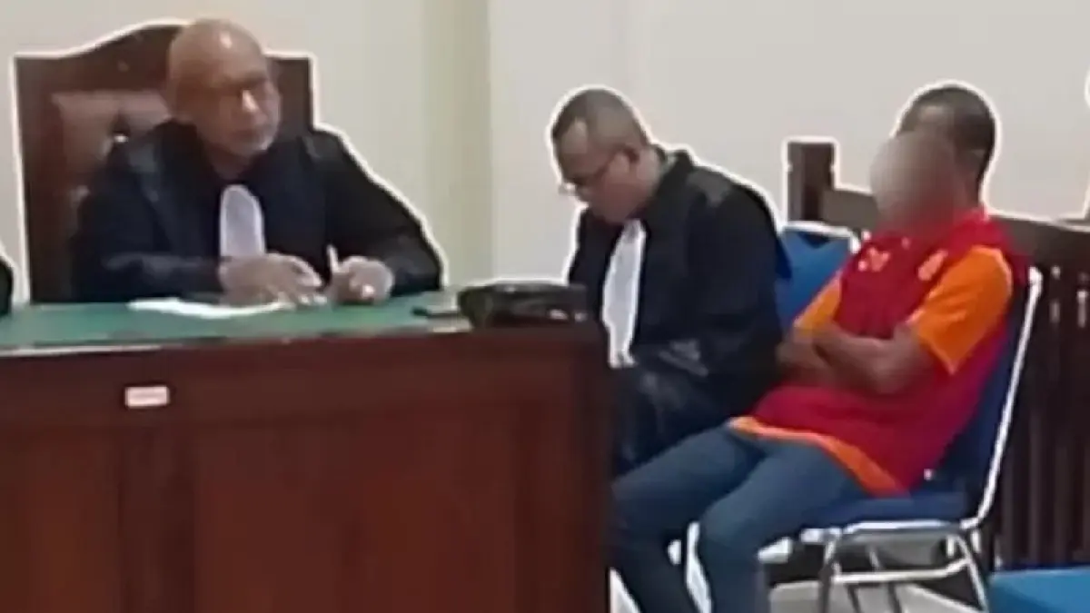 SIDANG: Terdakwa sopir truk menjalani sidang di PN Balikpapan.