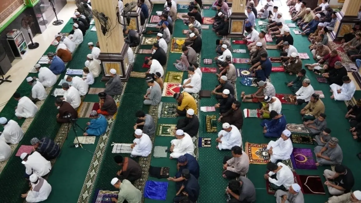 Suasana khidmat jamaah saat melaksanakan Salat Iduladha 1447 Hijriah di Masjid Sabilussalam, Kelurahan Melak Ilir, Kecamatan Melak, Kutai Barat, Rabu (27/5/2026). (Pemkab Kubar)