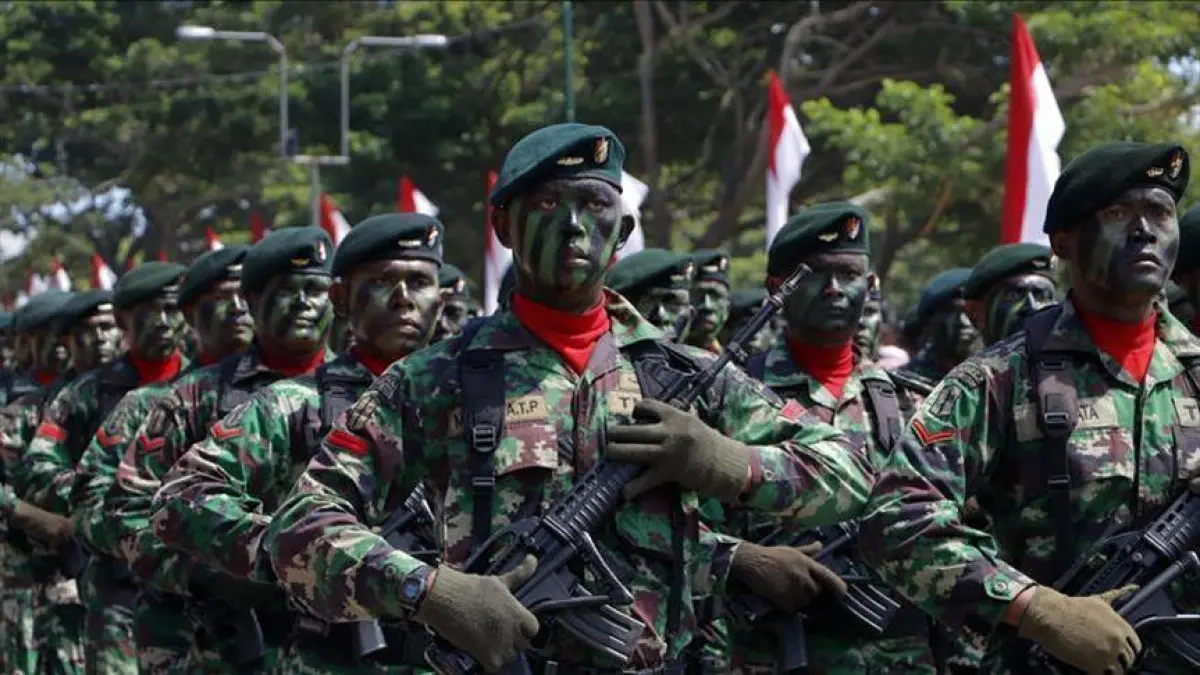 TUMPAS BEGAL: TNI bantu polisi menumpas begal yang meresahkan warga masyarakat.(ist)