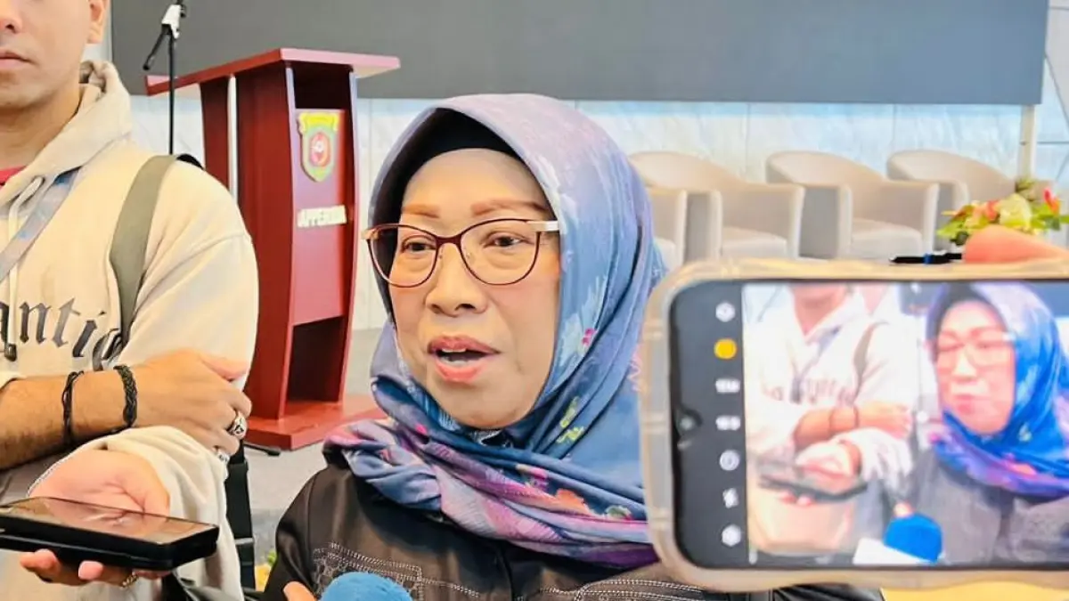 Wakil Ketua Komisi IV DPRD Samarinda, Sri Puji Astuti, saat memberikan keterangan kepada awak media mengenai evaluasi juknis SPMB di Arutalla Ballroom Bapperida Lantai 4, Senin (25/5/2026). (Foto: Ellysa Fitri/Kaltim Post)