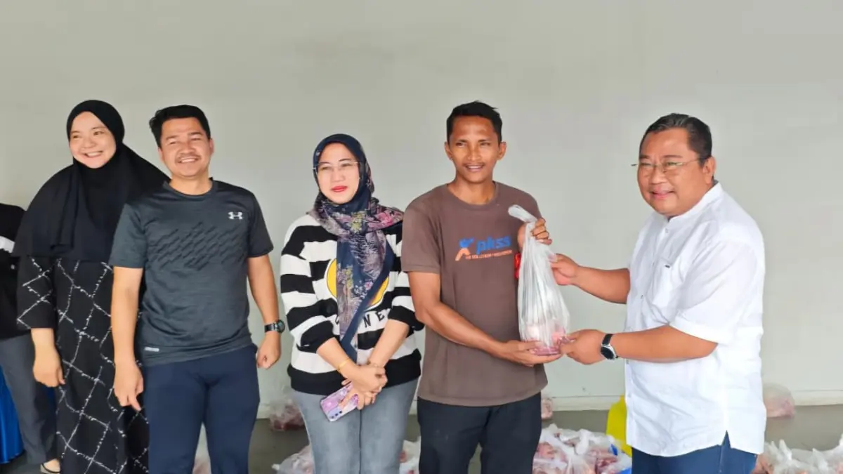 Penyerahan daging qurban oleh FUGO Hotel Samarinda bersama BIG Mall Samarinda dalam peringatan Hari Raya Iduladha 1447 H. (IST)