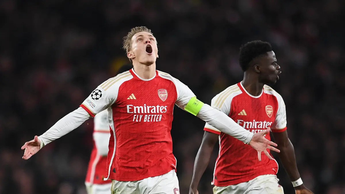 Kapten Arsenal Martin Odegaard diharapkan bisa menyandingkan trofi juara Premier League dengan trofi juara Liga Champions. (ARSENAL FC)