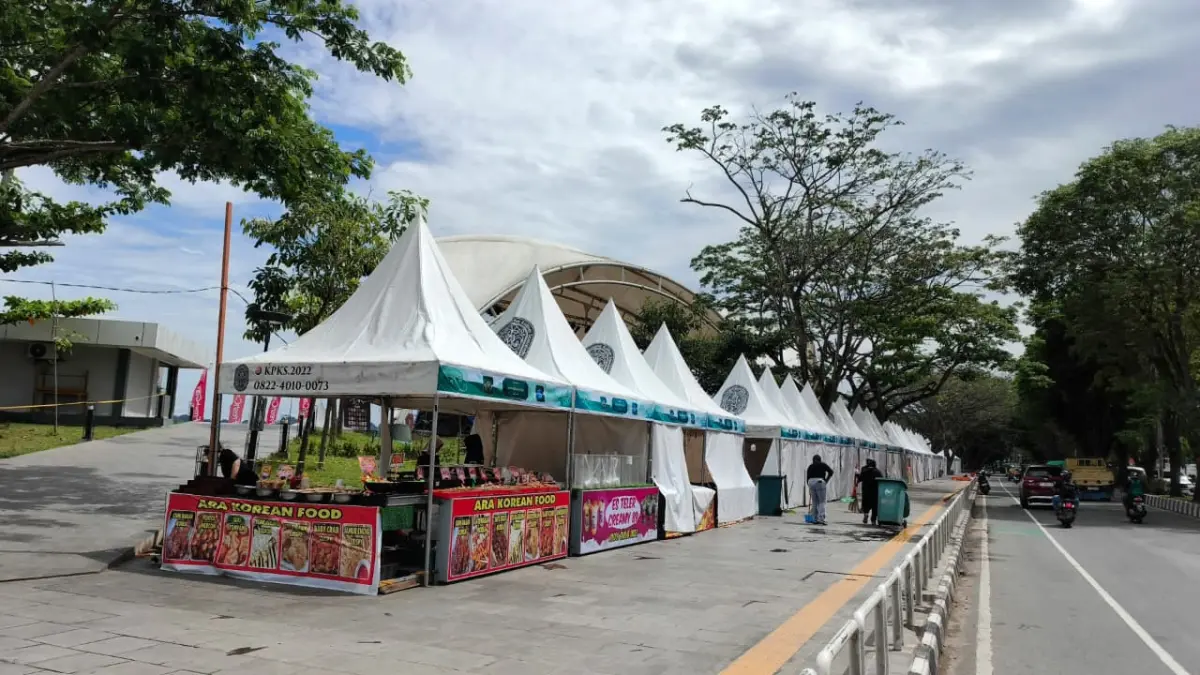 PENGAWASAN: Dishub Samarinda menyiagakan enam hingga tujuh personel untuk mengantisipasi parkir liar dan kemacetan saat BASA-BASI 2026 di Teras Samarinda. (HAFIZ/KP)