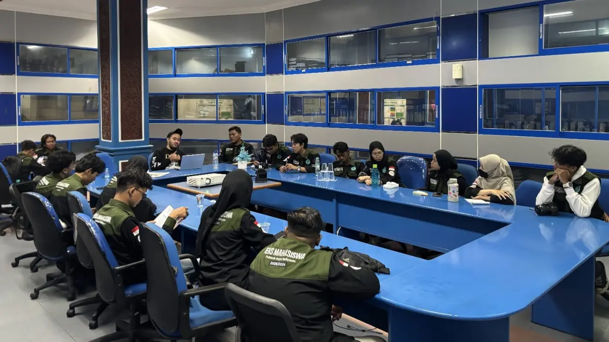 PERS: KomiC Poltekba mendengarkan paparan materi fotografi dengan saksama. (OKTAVIA MEGARIA/KP)