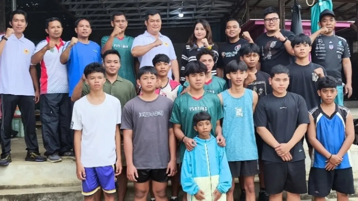 LIHAT LANGSUNG: Kunjungan ketua KONI Kutai Barat ke tempat latihan atlet Pertina Kubar.&nbsp;