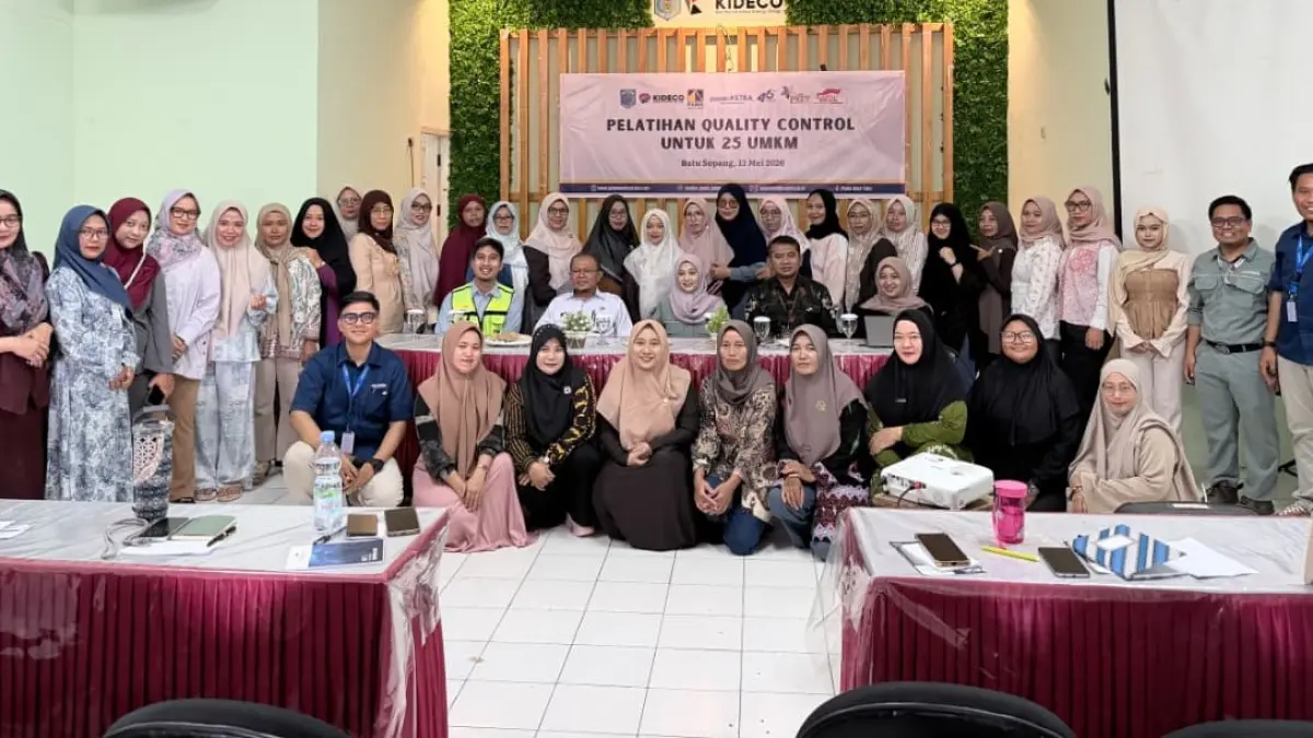 MUTU TERJAGA: Sesi foto bersama usai pembukaan Pelatihan Quality Control bagi UMKM binaan PAMA KIDE, PT Kideco Jaya Agung dan LPB PAMA Daya Taka di Aula Kecamatan Batu Sopang, Rabu (13/5).