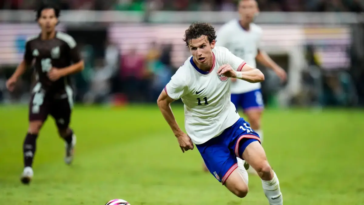 NEKAT: Gelandang Timnas Amerika Serikat (AS), Brenden Aaronson, yang nekat minta izin menikah di tengah-tengah persiapan menghadapi Piala Dunia 2026.(AP)