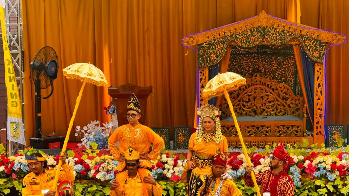 PROSESI: Aruh Ganal Laung Kuning ke-3 di Rumah Adat BAKUDA (Banjar, Kutai, Dayak), Kota Samarinda, Sabtu (30/5).(humas polres ppu)