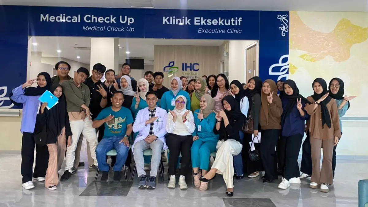 LAYANAN: RS Pertamina Panorama Balikpapan melayani 45 mahasiswa Poltekba menjalani pemeriksaan kesehatan sebagai persiapan mengikuti program magang internasional ke Taiwan.