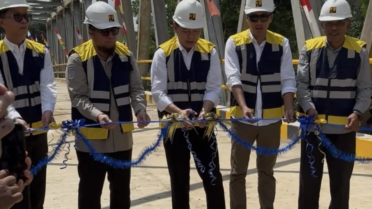 Jembatan penghubung desa di Desa Rantau Buta, Kecamatan Batu Sopang.