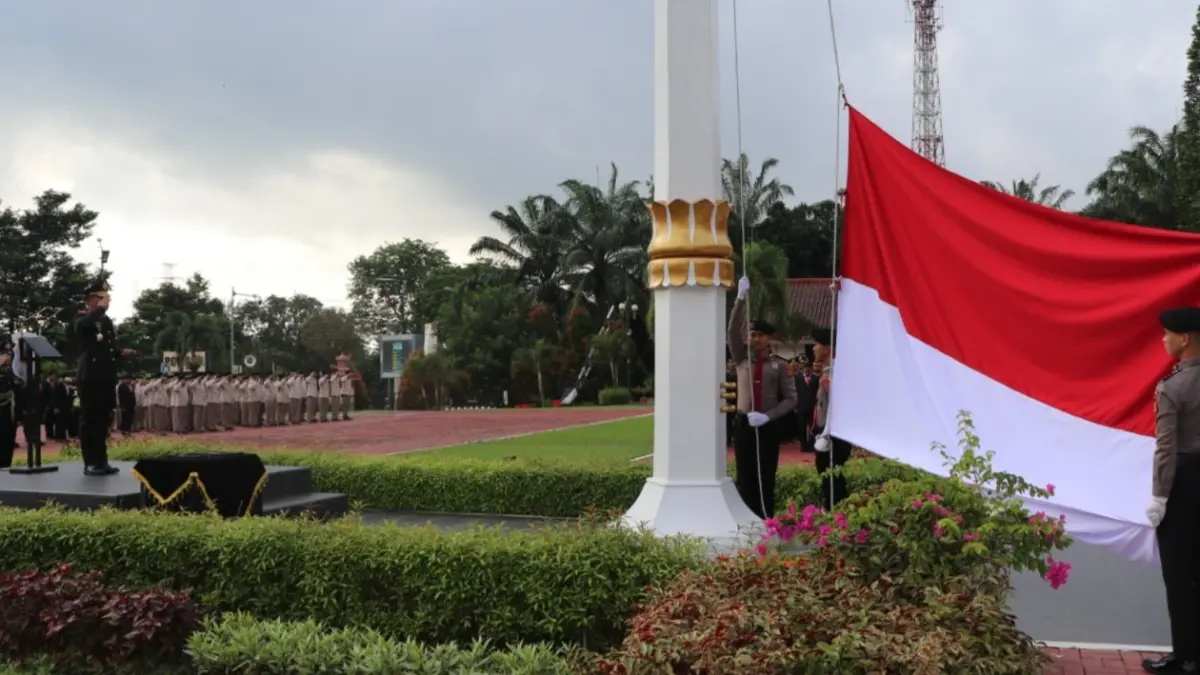 LAHIR PANCASILA: Kapolda Kaltim Irjen Pol Endar Priantoro memimpin upacara hari lahir Pancasila di markas Polda Kaltim.