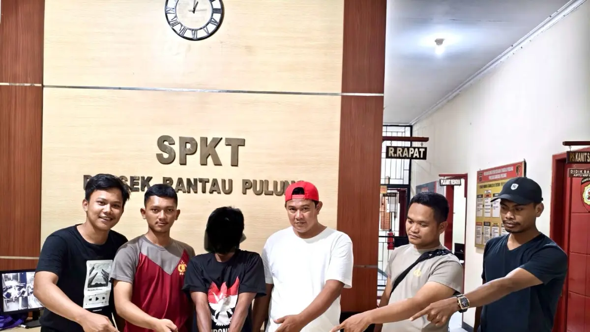 Tersangka peredaran narkotika, AW &nbsp;diamankan Polsek Rantau Pulung, Kutim dengan barang bukti 17 poket sabu seberat 41,53 gram. (IST)

&nbsp;

&nbsp;