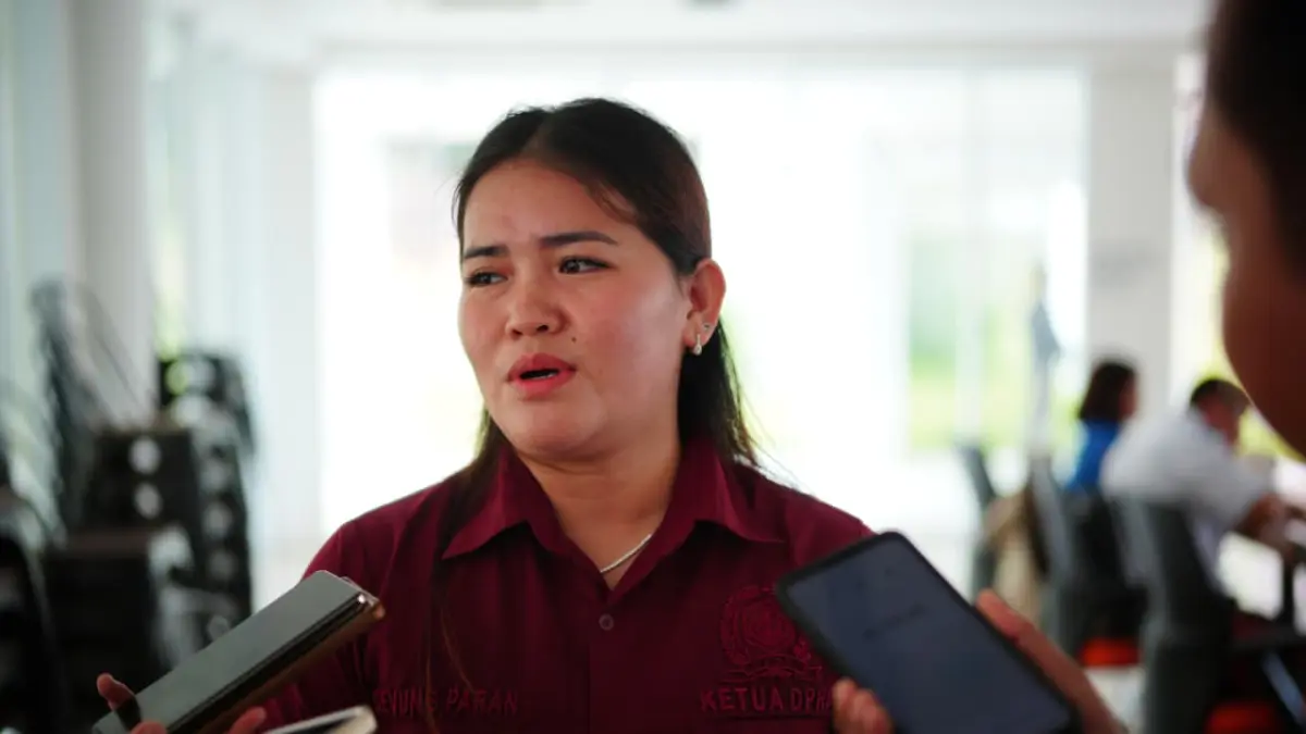 BERSIAP: Ketua FAJI Mahulu Devung Paran saat diwawancarai usai ikuti RDP di DPRD Mahulu, Selasa (2/6). JODY KRISTIANTO/KP
