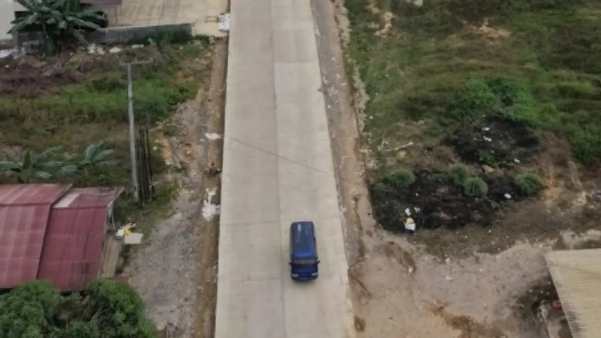 Pekerjaan pengecoran perkerasan beton semen (rigid pavement) di kawasan Jambuk, Kecamatan Bongan, Kutai Barat, terus berlangsung sebagai bagian dari proyek preservasi Jalan Muara Muntai–Nayan–Blusuh.