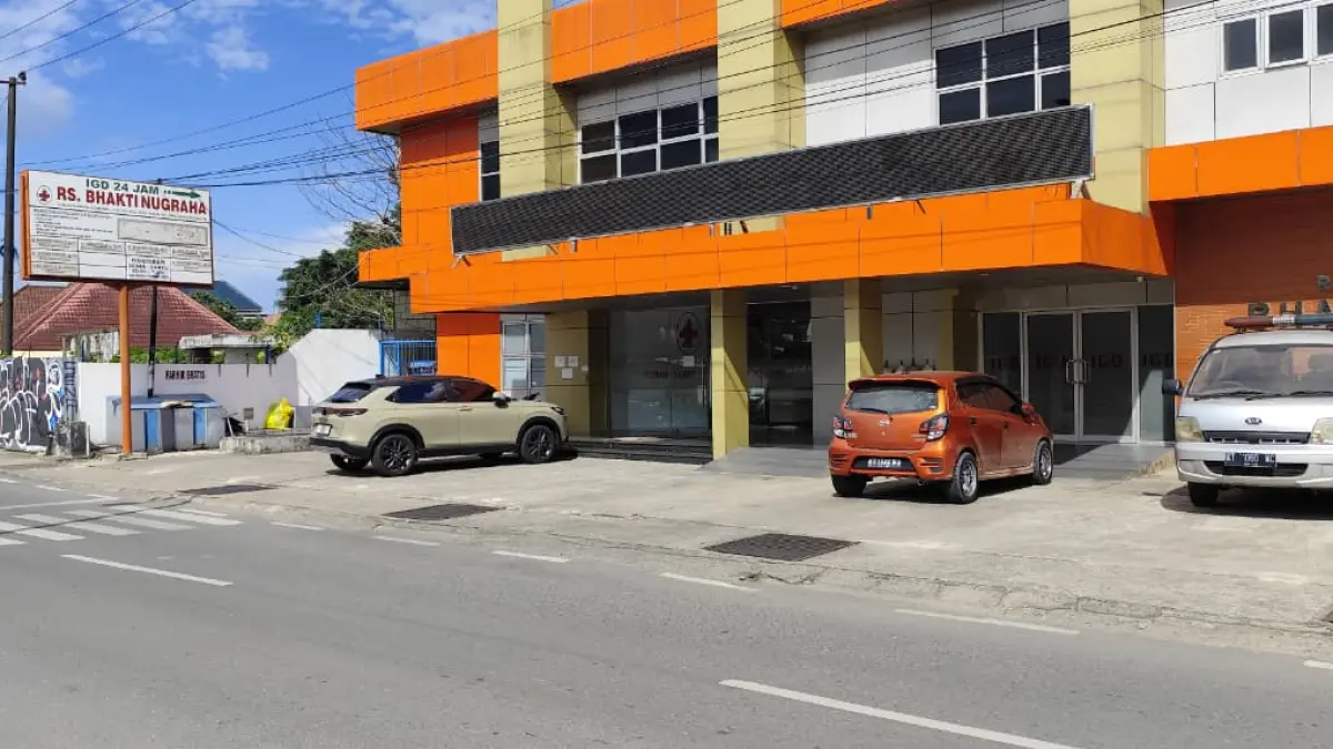 STOP BEROPERASI: RS Bhakti Nugraha di Jalan KH Abdurrasyid Kecamatan Samarinda Kota berhenti beroperasi Selasa (2/6). (DENNY SAPUTRA/KP)