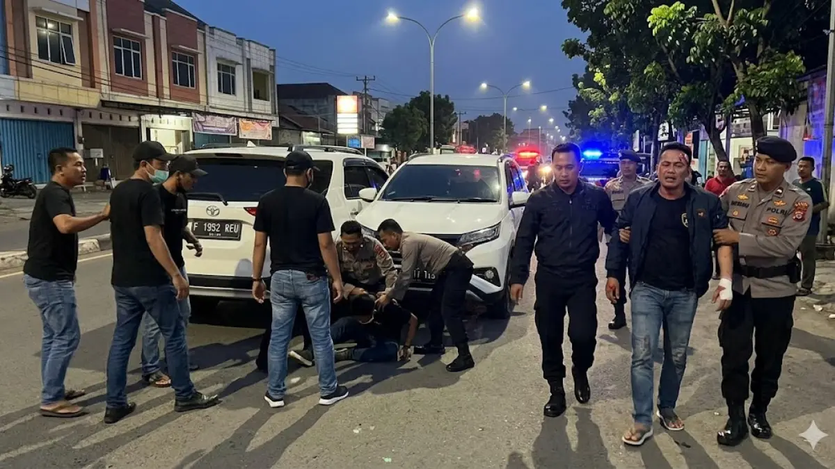 Ilustrasi polisi mengamankan debt collector yang meresahkan masyarakat.(AI)