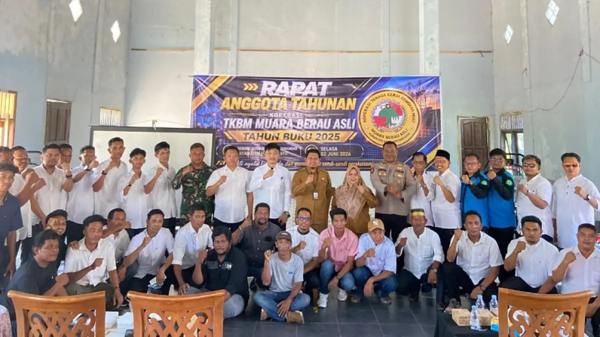 SEMANGAT: Peserta Rapat Anggota Tahunan Koperasi TKBM MBA (Muara Berau Asli) Tahun Buku 2025 berfoto bersama di Desa Semangkok, Kecamatan Marangkayu, Selasa (2/6/2026). IST/KP