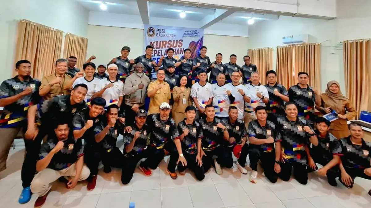 TINGKATKAN: Askot PSSI Balikpapan meningkatkan kualitas SDM sepak bola melalui kursus kepelatihan Lisensi D PSSI pada 1-6 Juni. (IST)

&nbsp;
