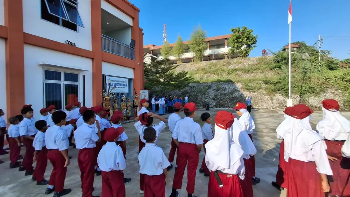 Sekolah Rakyat Terintegrasi (SRT) 58 Samarinda yang terletak di Jalan Ery Suparjan, Sempaja Selatan. Sekolah berasrama gratis ini menerapkan aturan ketat soal batasan kunjungan dan larangan jajan sembarangan demi melindungi kesehatan serta mentalitas anak-anak dari keluarga kurang mampu se-Kaltim. (FOTO: EKO PRALISTIO/DOK/KALTIM POST)