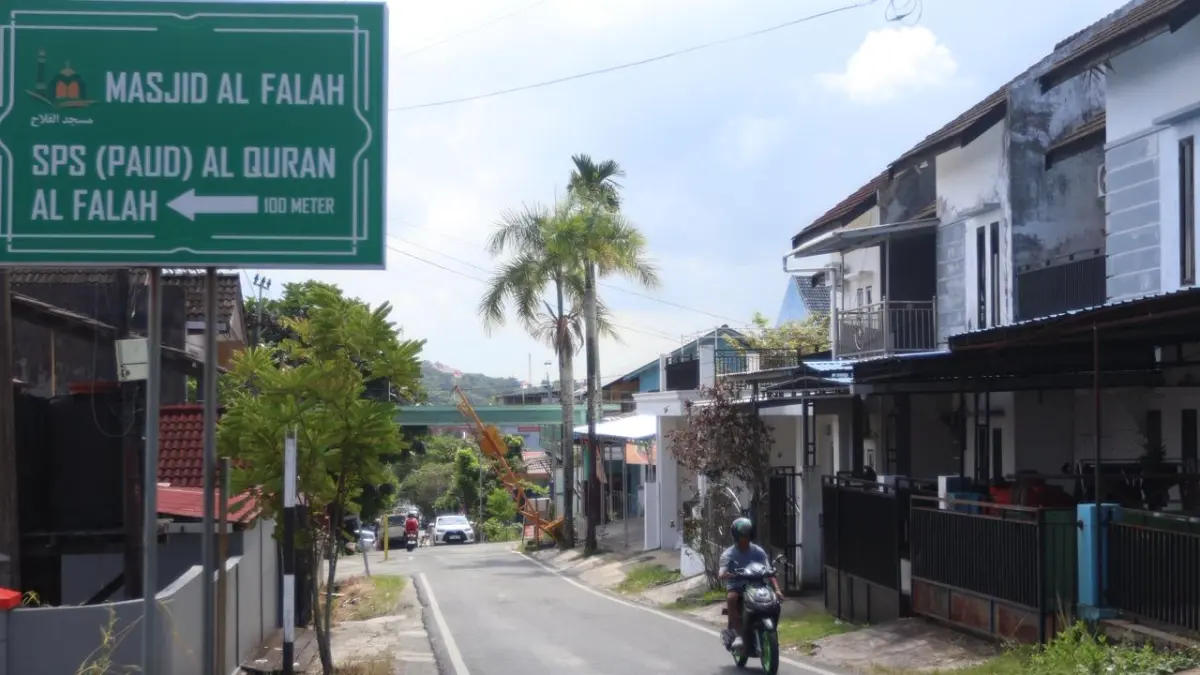 ALTERNATIF: Jalan Perumahan Villa Damai menjadi jalur alternatif sementara imbas perbaikan Jalan Syarifuddin Yoes selama tiga bulan.
