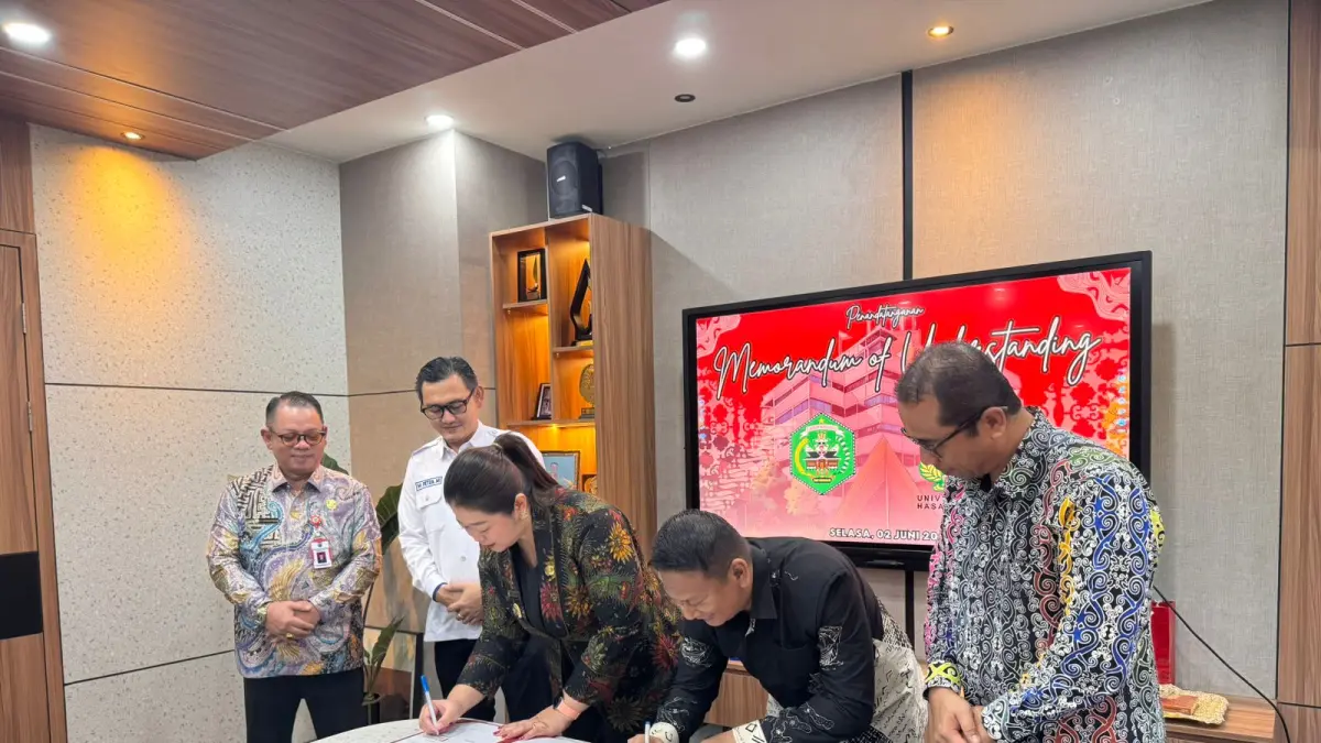 KERJA SAMA: Bupati Mahulu Angela Idang Belawan menandatangani MoU dengan Unhas Makassar pada Selasa, 2 Juni 2026. (PROKOPIM)