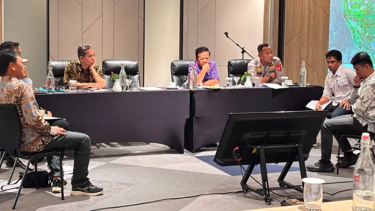 Rapat koordinasi penyelesaian masalah antarkedua desa bersama Pemkab Kutai Timur.