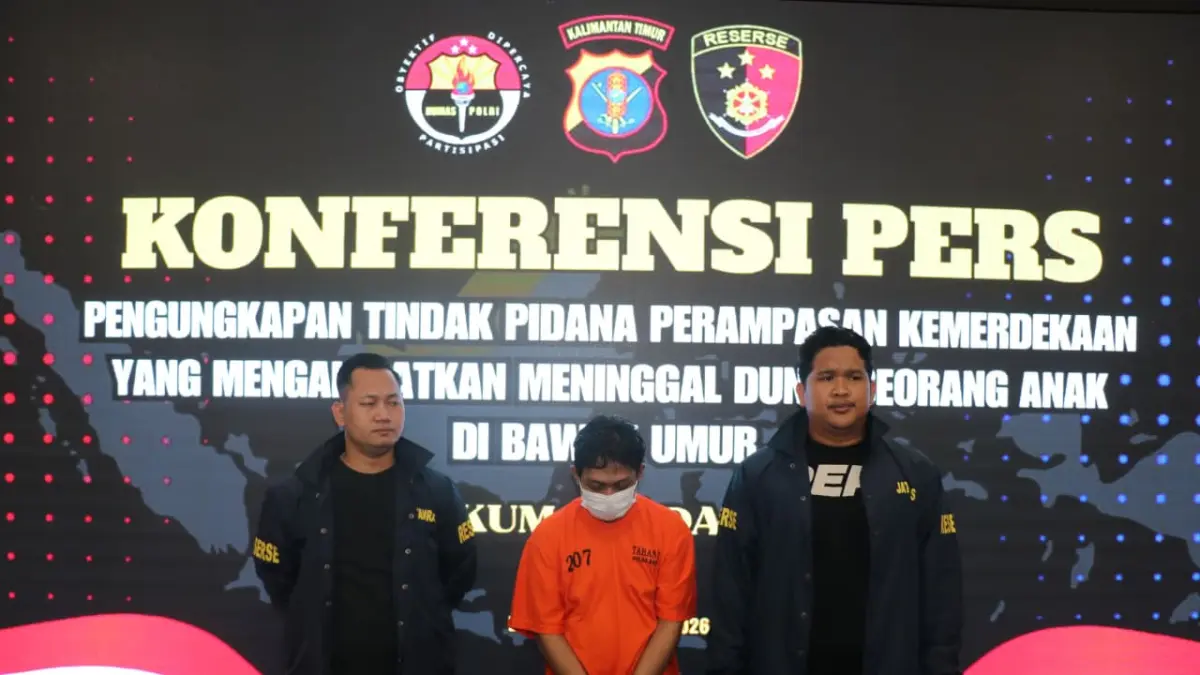 Tersangka MY (32) saat dihadirkan polisi dalam konferensi pers pengungkapan kasus penculikan dan pembunuhan MRP (7) di Mapolda Kaltim, Kamis (4/6). (Ist)