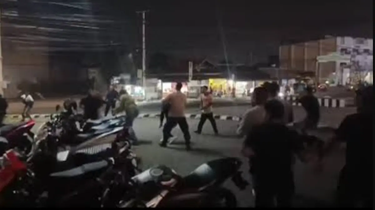 Anggota TNI yang diduga menjadi baking 11 mata yang mengeroyok dua anggota Brimob akhirnya ditangkap. (Foto tangkapan layar)