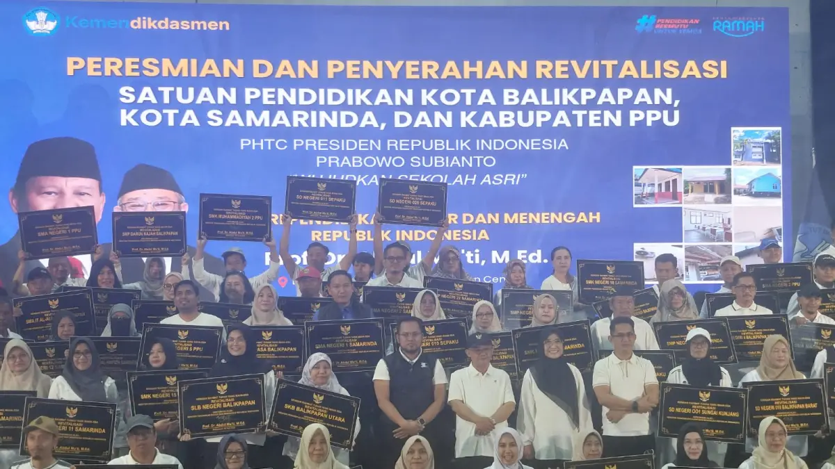 BANTUAN: Peresmian dan penyerahan bantuan revitalisasi sekolah tahun 2025-2026 dari Kemendikdasmen kepada sekolah yang menerima bantuan se-Kaltim di BSCC Dome, Jumat (5/6). (DINA ANGELINA/KP)