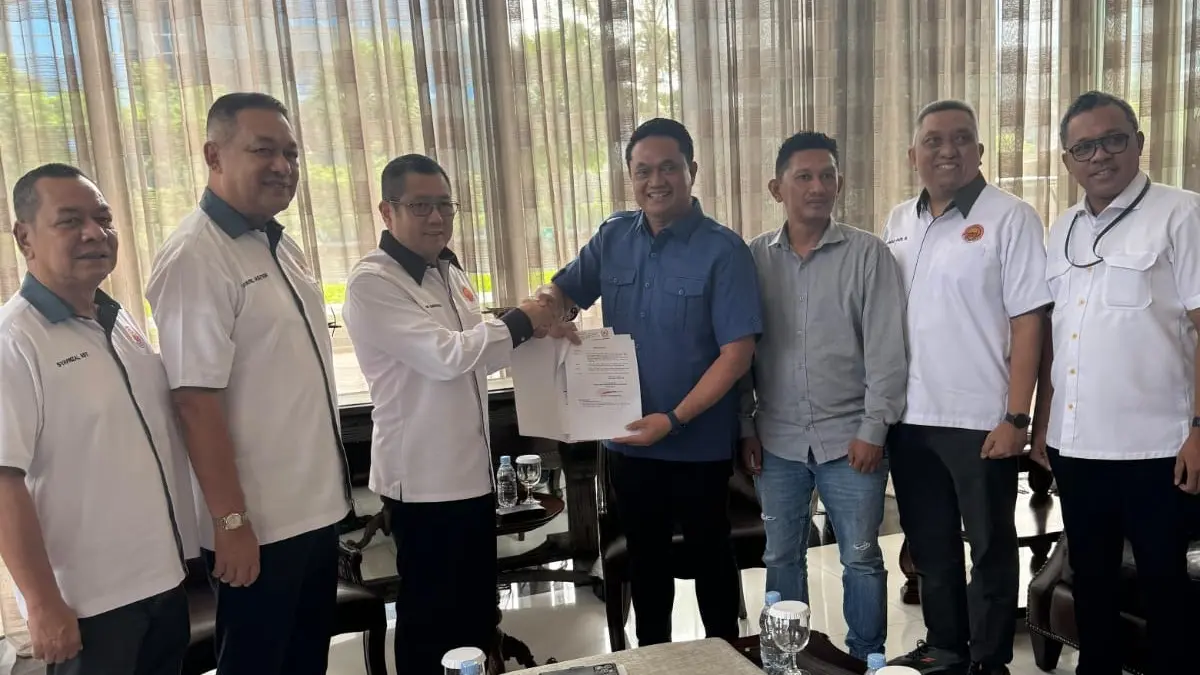 Ketua POBSI Kaltim Abdul Rachman Agus menerima SK kepengurusan masa bakti 2026-2030 yang diserahkan Ketua Umum PB POBSI Hary Tanoesoedibjo di Jakarta.